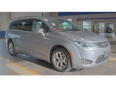 More photos of 2020 Chrysler Pacifica Limited at Oakley Auto World, MO
