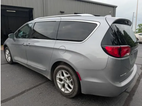 Photos of 2020 Chrysler Pacifica Limited for sale in Branson West, MO at Oakley Auto World