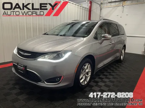 Silver 2020 Chrysler Pacifica Limited for sale in Branson West, MO