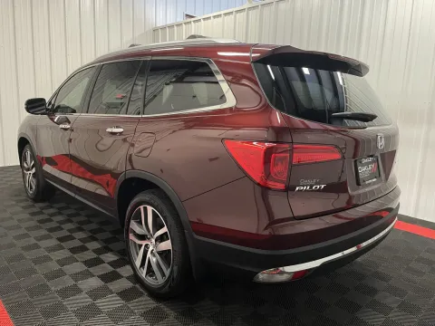 Photos of 2018 Honda Pilot Touring for sale in Branson West, MO at Oakley Auto World