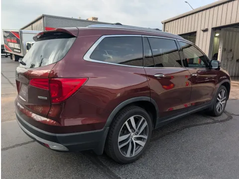 More photos of 2018 Honda Pilot Touring at Oakley Auto World, MO