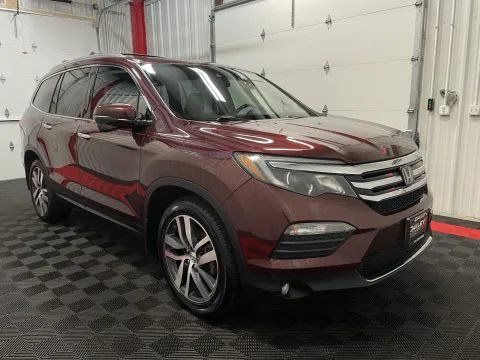 More photos of 2018 Honda Pilot Touring at Oakley Auto World, MO