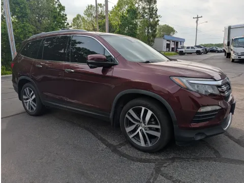 More photos of 2018 Honda Pilot Touring at Oakley Auto World, MO