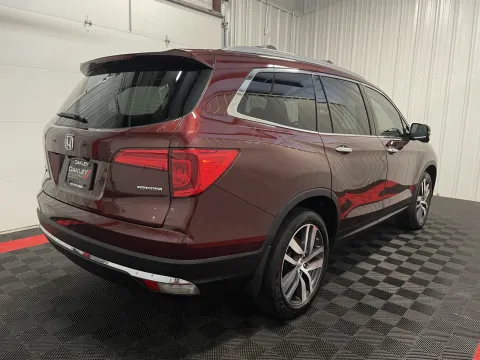 More photos of 2018 Honda Pilot Touring at Oakley Auto World, MO