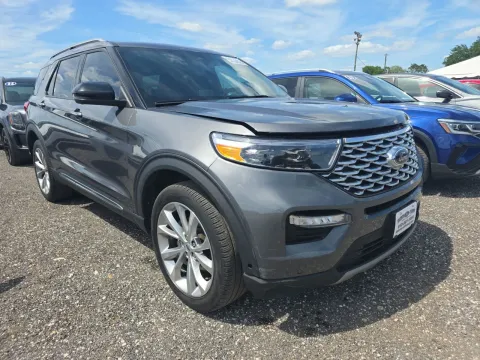 More photos of 2023 Ford Explorer Platinum at Oakley Auto World, MO
