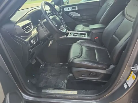 More photos of 2023 Ford Explorer Platinum at Oakley Auto World, MO