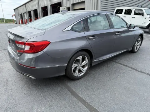 More photos of 2018 Honda Accord EX-L 2.0T at Oakley Auto World, MO