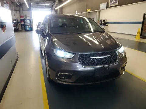 More photos of 2023 Chrysler Pacifica Touring L at Oakley Auto World, MO