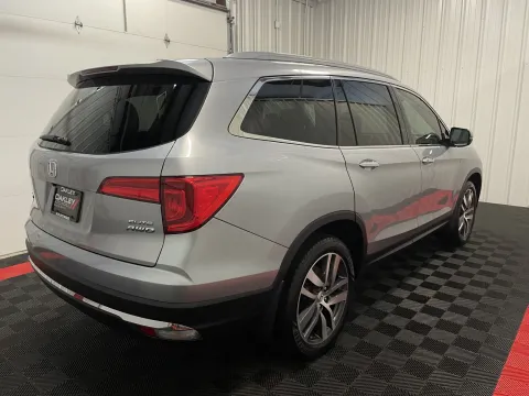 More photos of 2017 Honda Pilot Elite at Oakley Auto World, MO
