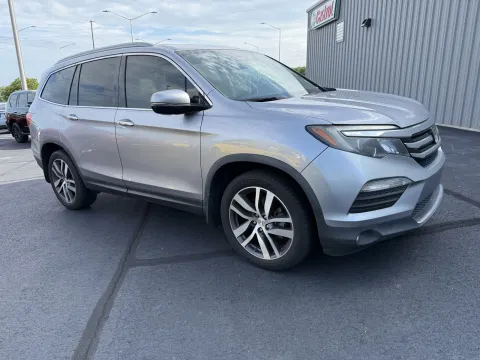 More photos of 2017 Honda Pilot Elite at Oakley Auto World, MO
