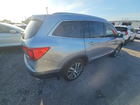 More photos of 2017 Honda Pilot Elite at Oakley Auto World, MO