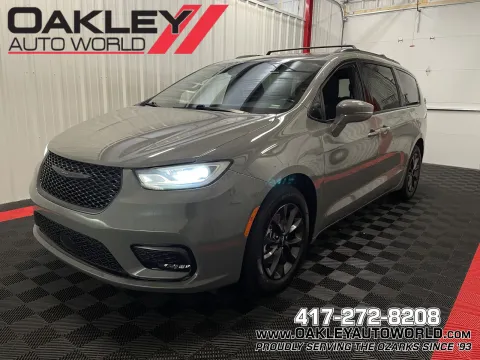 Gray 2021 Chrysler Pacifica Touring for sale in Branson West, MO