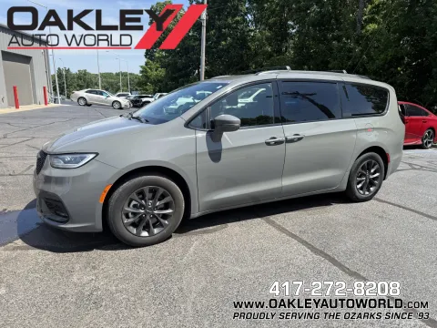 Gray 2021 Chrysler Pacifica Touring for sale in Branson West, MO