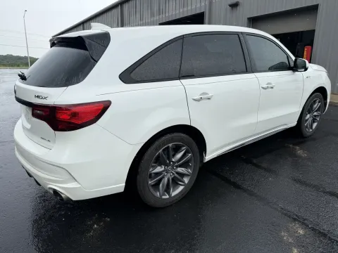 More photos of 2019 Acura MDX 3.5L Technology Pkg w/A-Spec Pkg at Oakley Auto World, MO