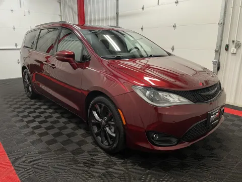 More photos of 2020 Chrysler Pacifica Limited at Oakley Auto World, MO