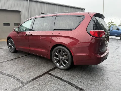 Photos of 2020 Chrysler Pacifica Limited for sale in Branson West, MO at Oakley Auto World