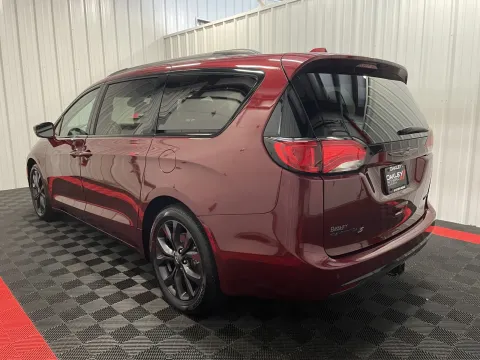Photos of 2020 Chrysler Pacifica Limited for sale in Branson West, MO at Oakley Auto World