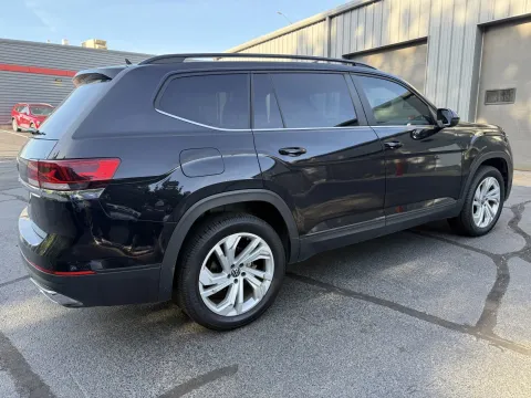 More photos of 2021 Volkswagen Atlas 3.6L V6 SE w/Technology at Oakley Auto World, MO