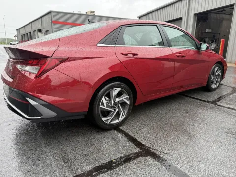 More photos of 2025 Hyundai Elantra SEL Convenience at Oakley Auto World, MO