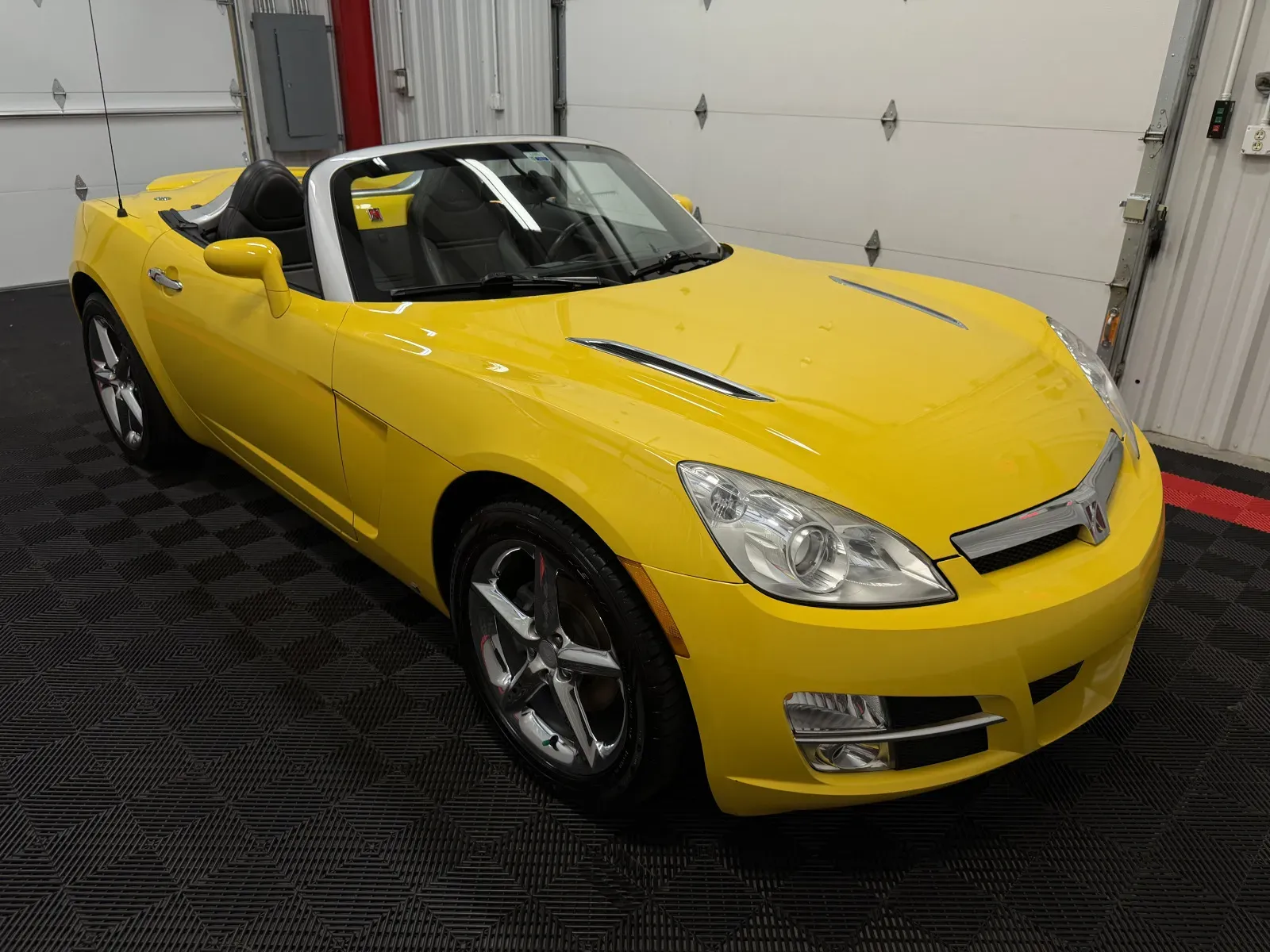 More photos of 2007 Saturn Sky at Oakley Auto World, MO