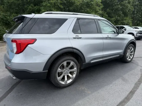 More photos of 2017 Ford Explorer XLT at Oakley Auto World, MO