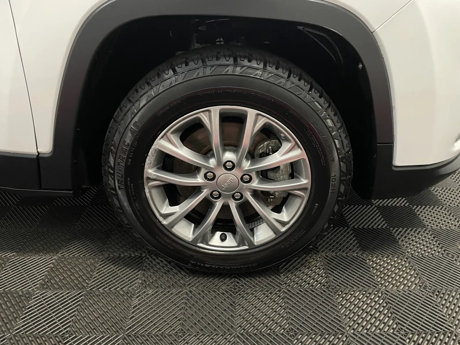 2021 Jeep Cherokee Latitude Plus - Photo 19