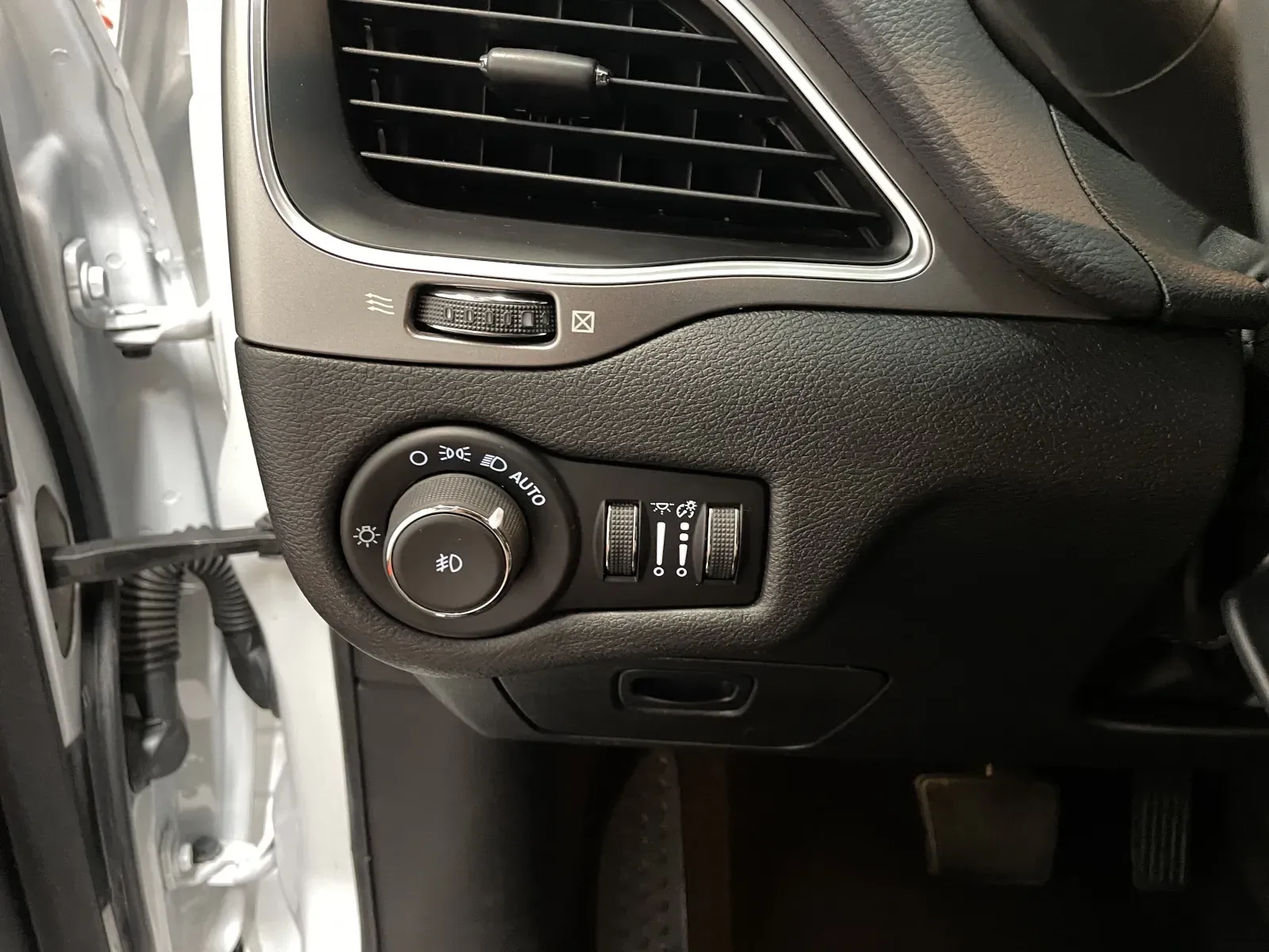 2021 Jeep Cherokee Latitude Plus - Photo 26
