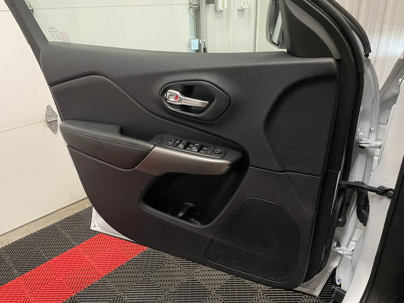 2021 Jeep Cherokee Latitude Plus - Photo 27