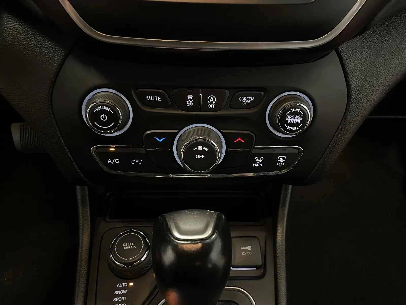 2021 Jeep Cherokee Latitude Plus - Photo 32