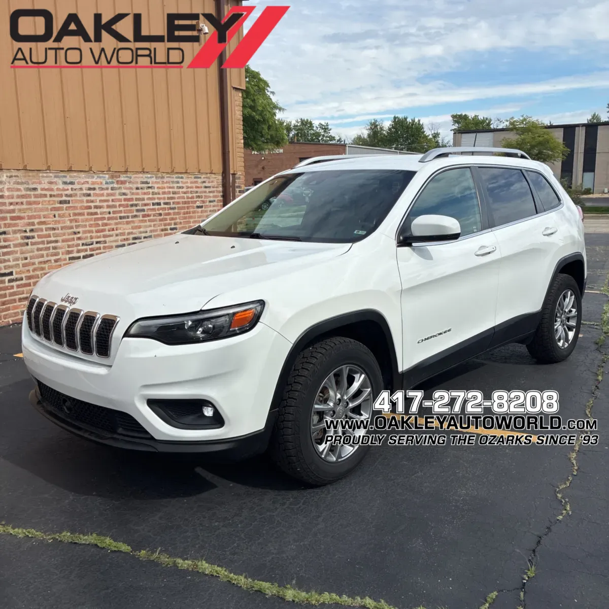 White 2021 Jeep Cherokee Latitude Plus for sale in Branson West, MO