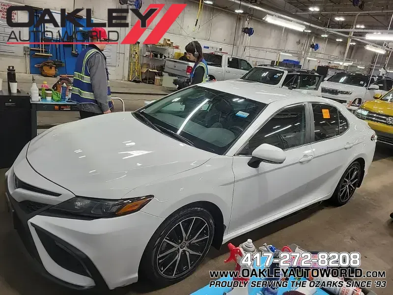 2023 Toyota Camry SE's photo