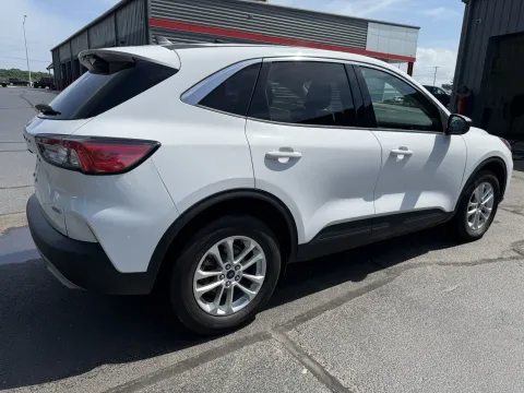 More photos of 2022 Ford Escape Hybrid SE at Oakley Auto World, MO