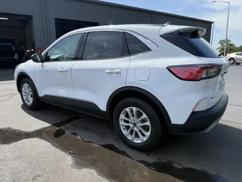 Photos of 2022 Ford Escape Hybrid SE for sale in Branson West, MO at Oakley Auto World