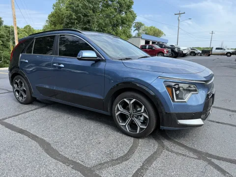 More photos of 2023 Kia Niro Plug-In Hybrid SX at Oakley Auto World, MO