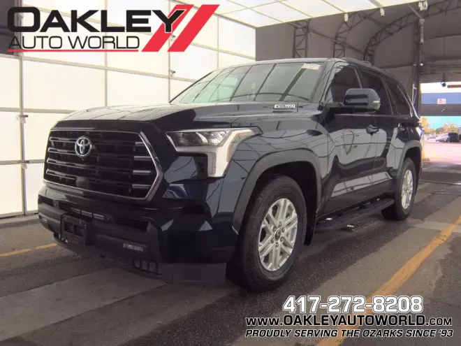 2023 Toyota Sequoia SR5 4WD i-FORCE MAX Hybrid's photo