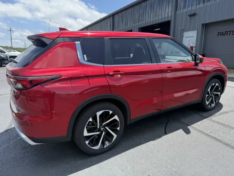 More photos of 2024 Mitsubishi Outlander SE at Oakley Auto World, MO