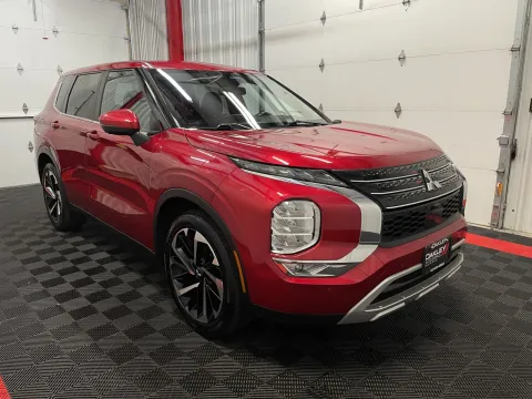 More photos of 2024 Mitsubishi Outlander SE at Oakley Auto World, MO