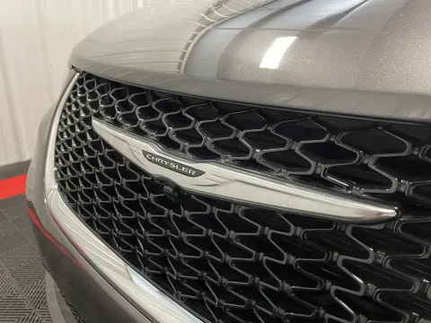 More photos of 2023 Chrysler Pacifica Touring L at Oakley Auto World, MO