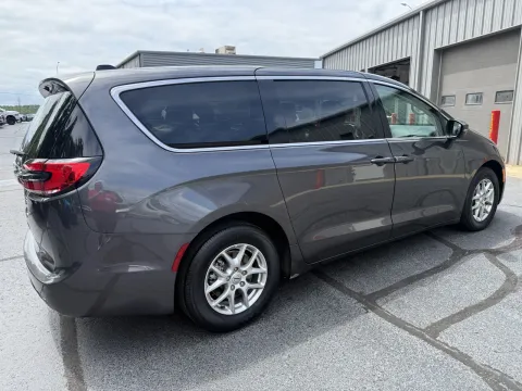 More photos of 2023 Chrysler Pacifica Touring L at Oakley Auto World, MO