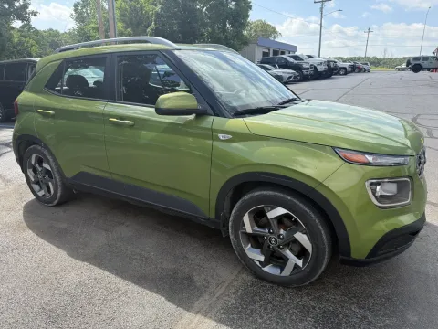 More photos of 2023 Hyundai Venue SEL at Oakley Auto World, MO