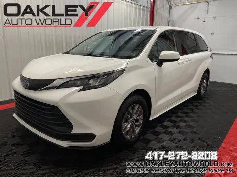 White 2024 Toyota Sienna LE for sale in Branson West, MO