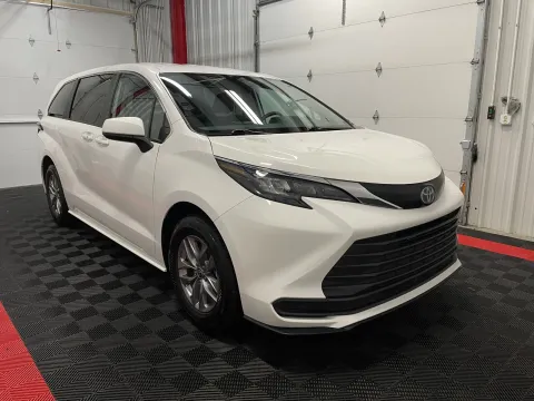 More photos of 2024 Toyota Sienna LE at Oakley Auto World, MO