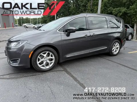 Unknown 2017 Chrysler Pacifica Touring L for sale in Branson West, MO