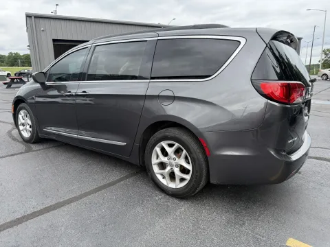 Photos of 2017 Chrysler Pacifica Touring L for sale in Branson West, MO at Oakley Auto World