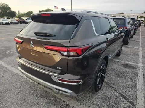 More photos of 2023 Mitsubishi Outlander SEL at Oakley Auto World, MO