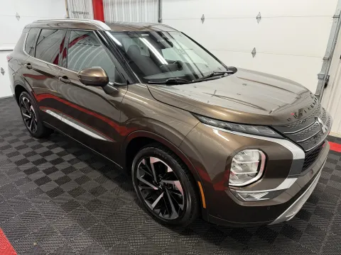 More photos of 2023 Mitsubishi Outlander SEL at Oakley Auto World, MO
