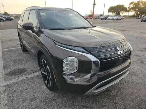 More photos of 2023 Mitsubishi Outlander SEL at Oakley Auto World, MO