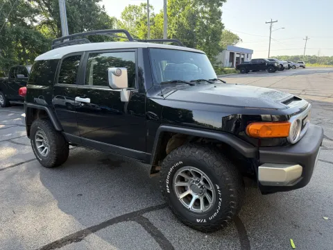 More photos of 2010 Toyota FJ Cruiser at Oakley Auto World, MO