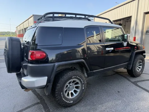 More photos of 2010 Toyota FJ Cruiser at Oakley Auto World, MO