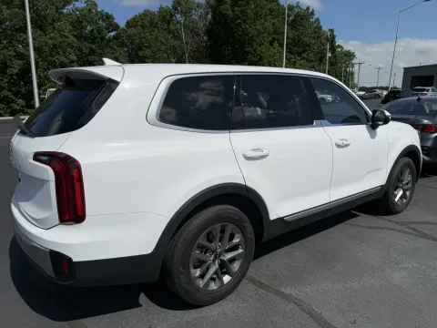 More photos of 2024 Kia Telluride LX at Oakley Auto World, MO
